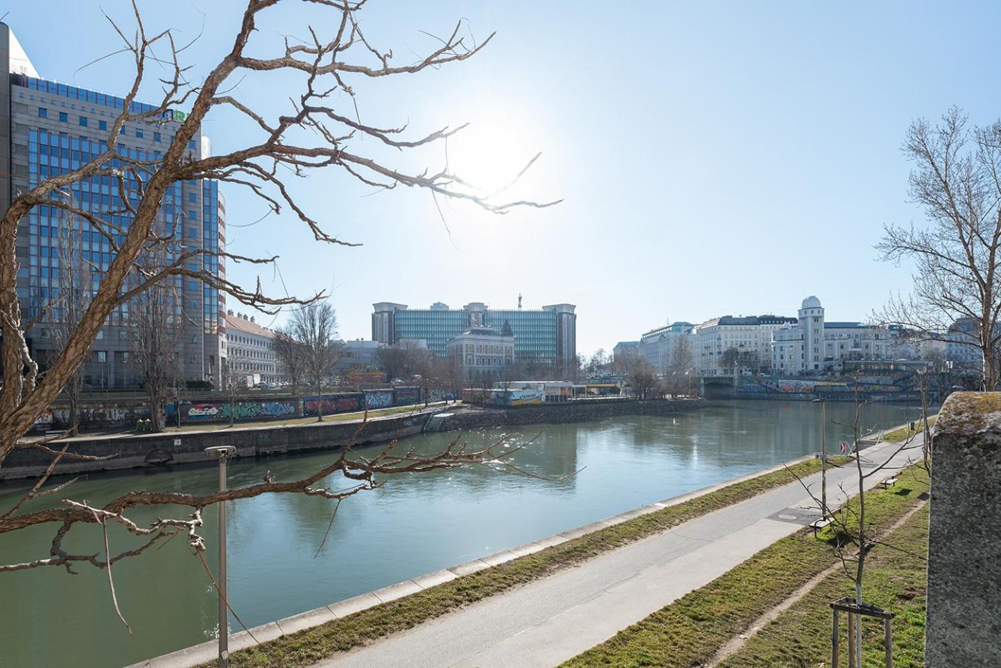 Stadt Vor Der Tuere Und Dennoch Ruhig Gelegen *